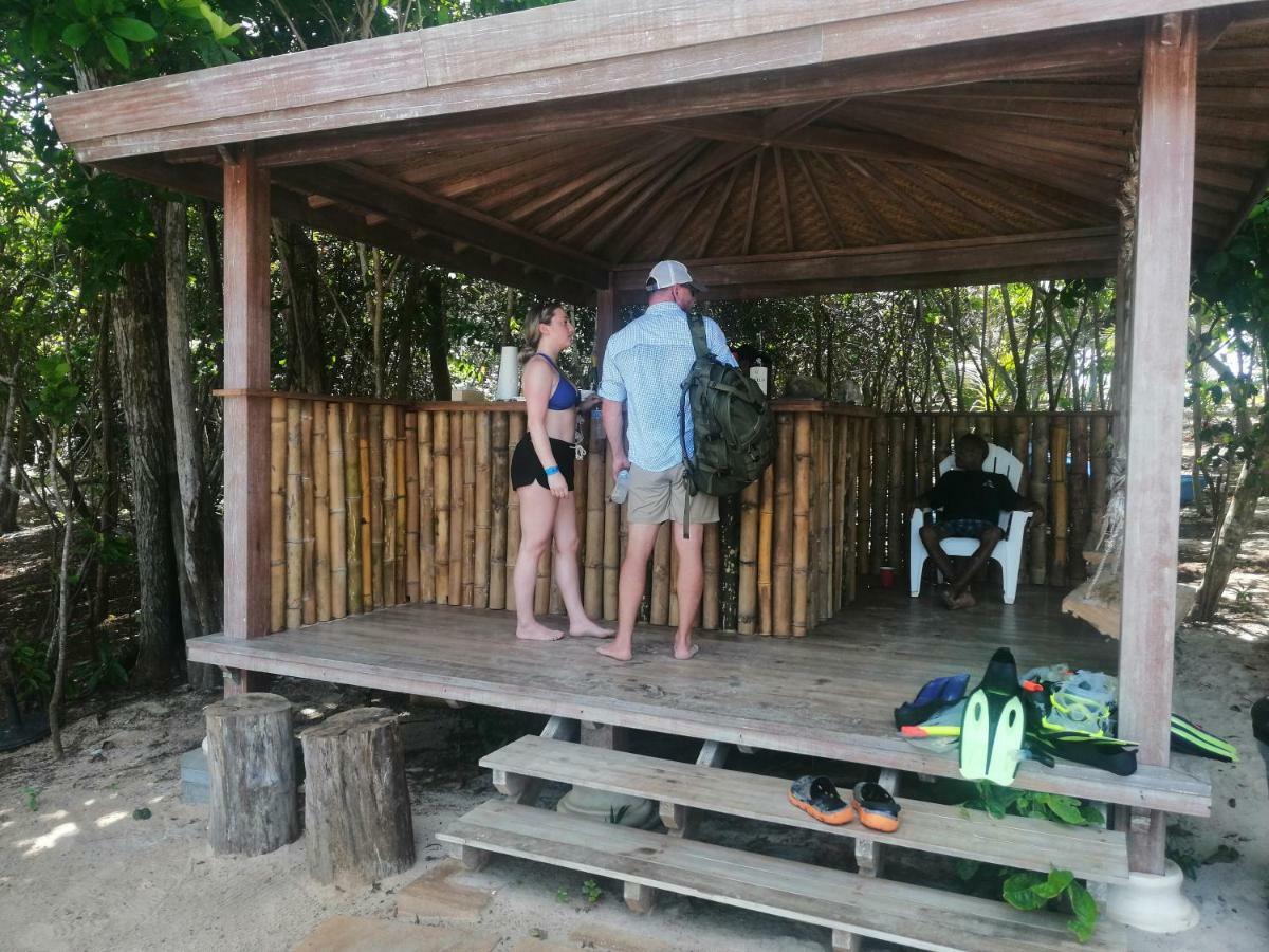 Sonny Island Resort Cabanas Frente Al Mar Punta Bajo Rico Kültér fotó